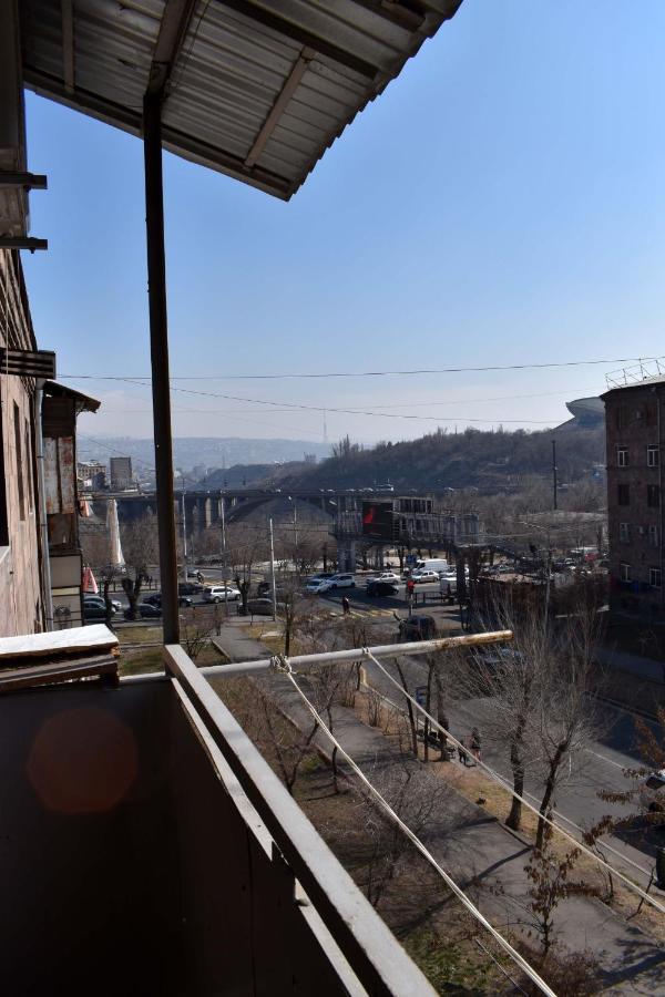 Напротив Спортивно-Концертного Комплекса Daire Erivan Dış mekan fotoğraf